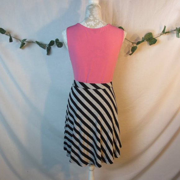 Caslon Mini Skirt Black Gray Diagonal Stripe Stretchy Flowy Flare Comfy Size 8P - Picture 4 of 10
